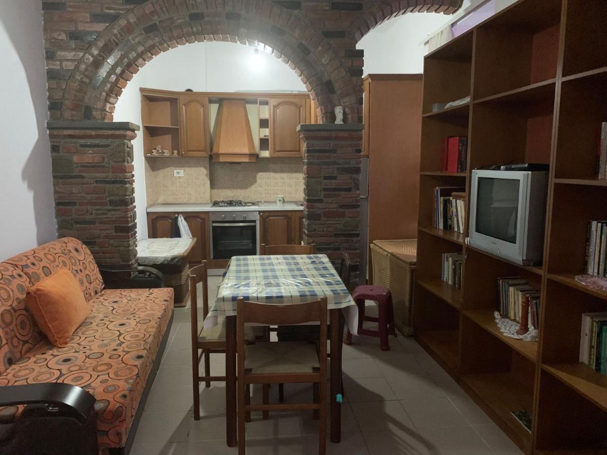 Apartement City Center Berat Buitenkant foto